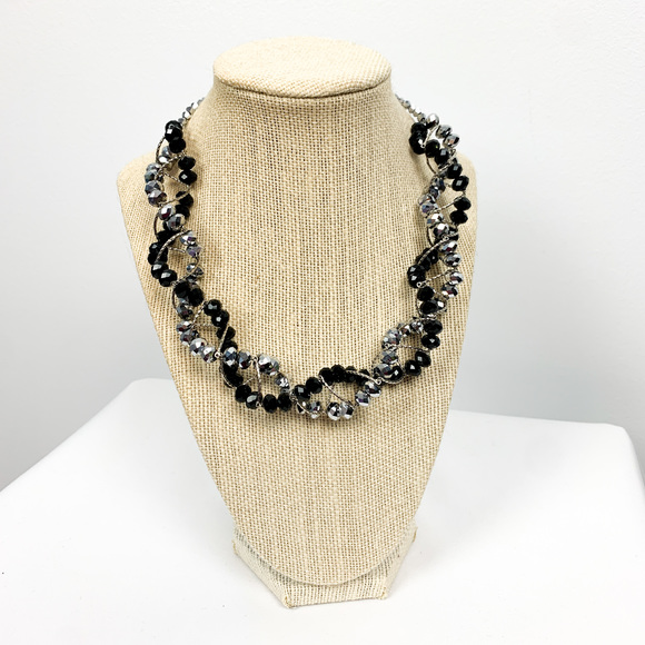 Jewelry - Black & Silver Helix Beaded Necklace